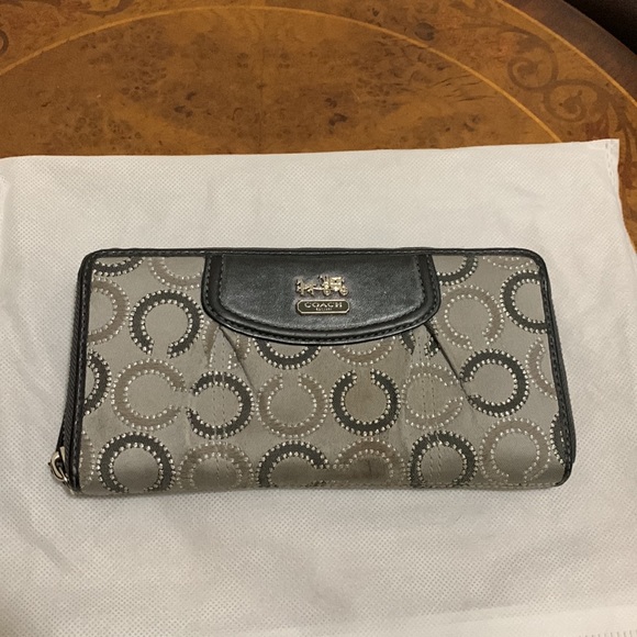 Used Coach wallet - Picture 2 of 3